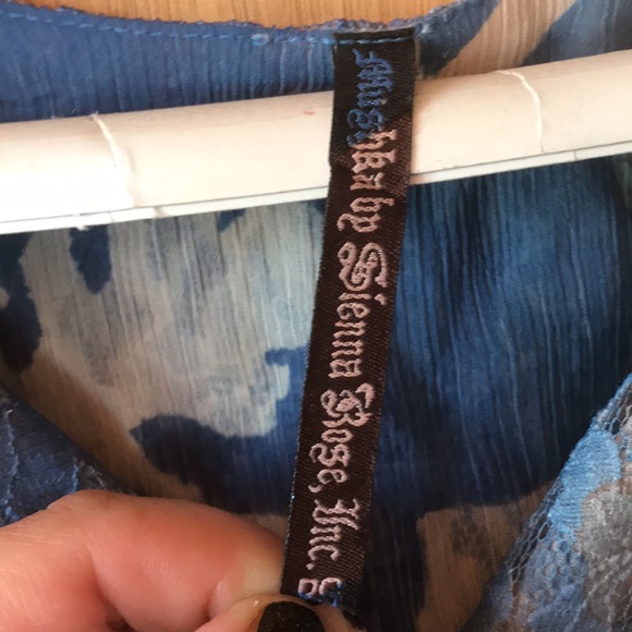 Lace floral screen print blouse - Picture 6 of 6